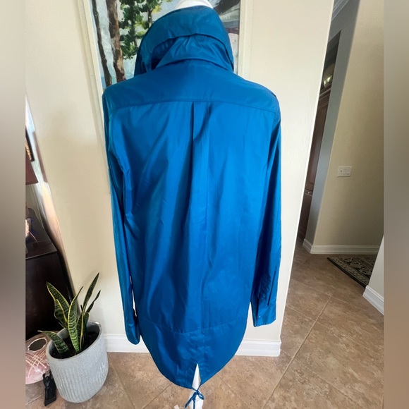 COLUMBIA WOMAN’s wind rain jacket breaker with hood. Long back to cover bottom - Picture 2 of 12